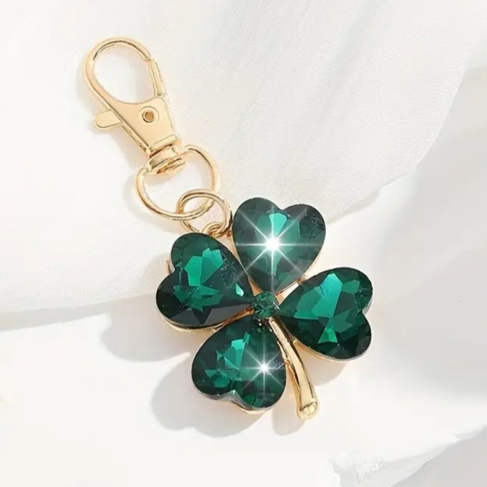 Daisy Goldtone and Crystal Green Clover Key Holder NWOT